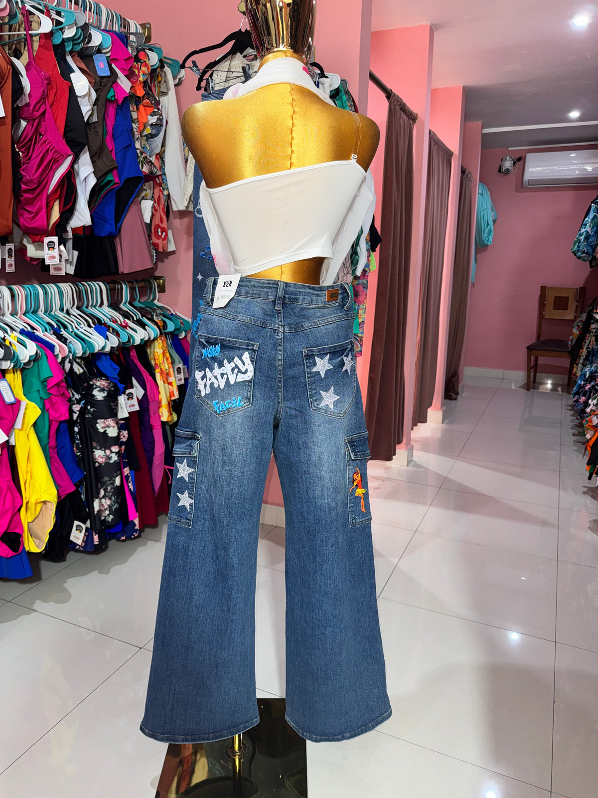 Pantalón estampado Karol G wide leg 2 eras cargo curvy