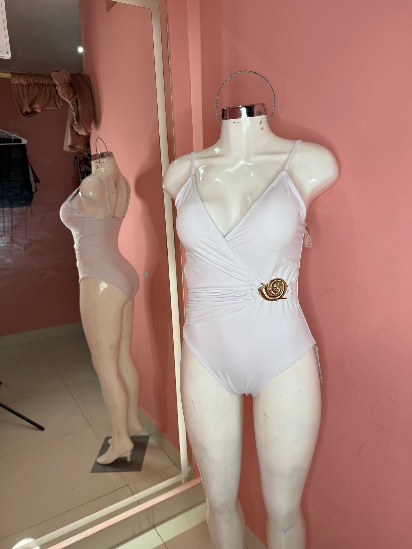 Dalia blanco control de abdomen