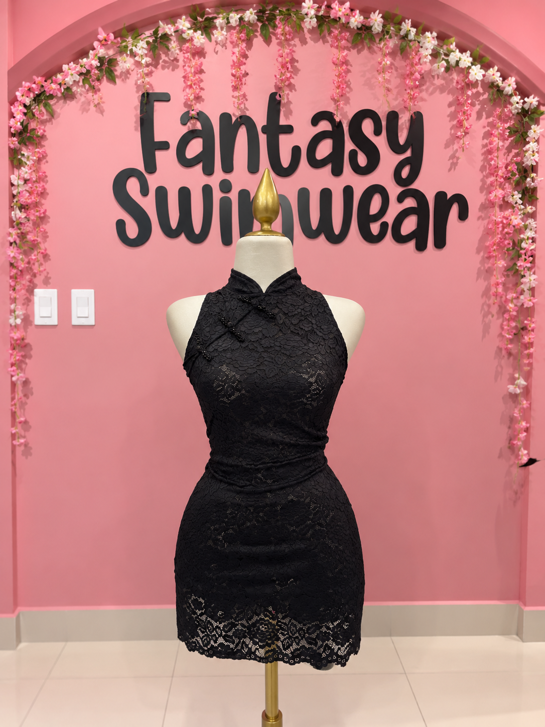 Vestido negro de encaje japonés