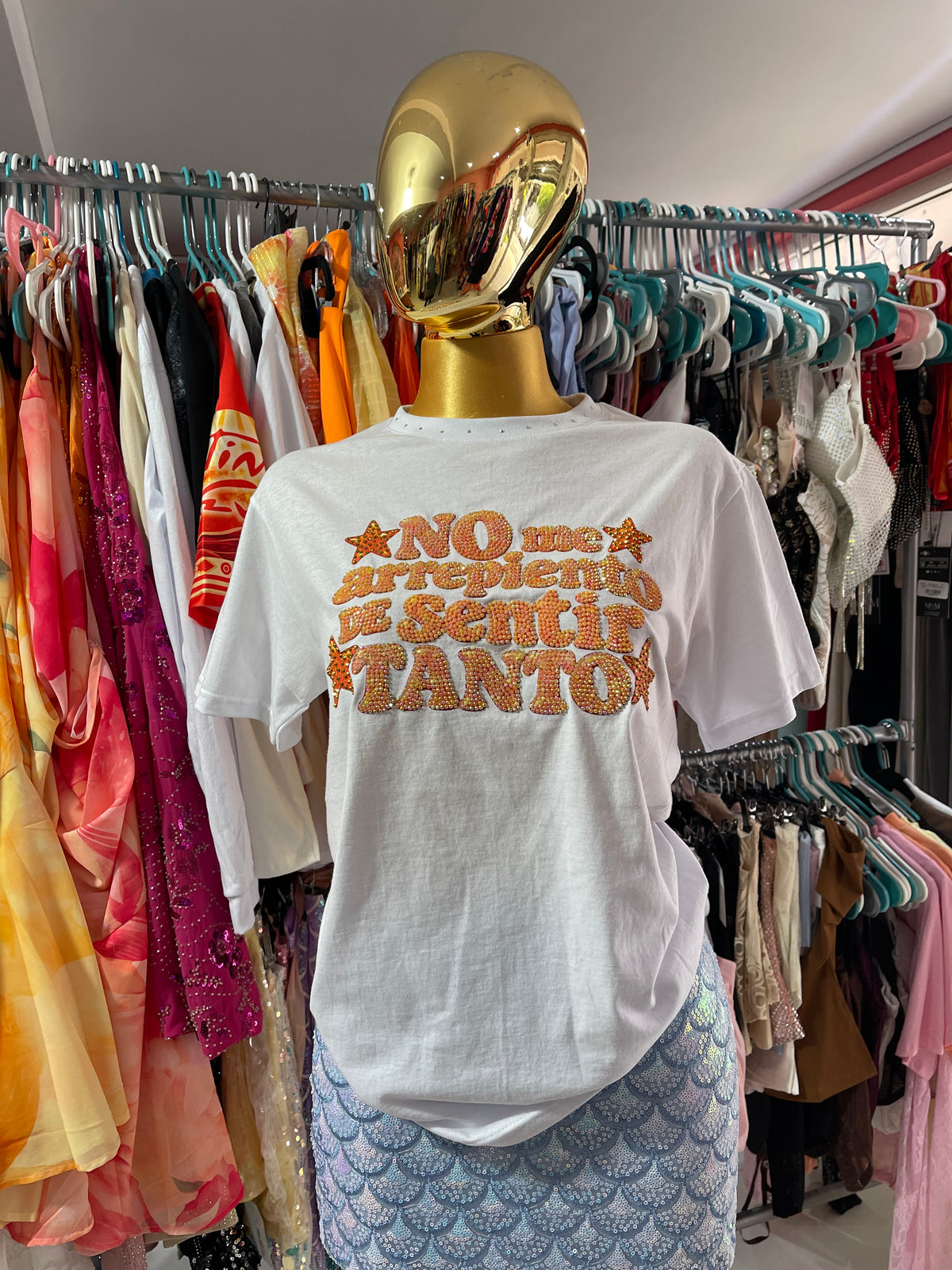 Blusa “no me arrepiento de sentir tanto” Karol g oversize naranja