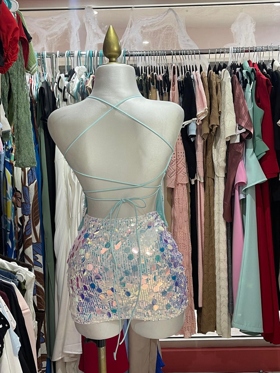 Blusa celeste sin espalda
