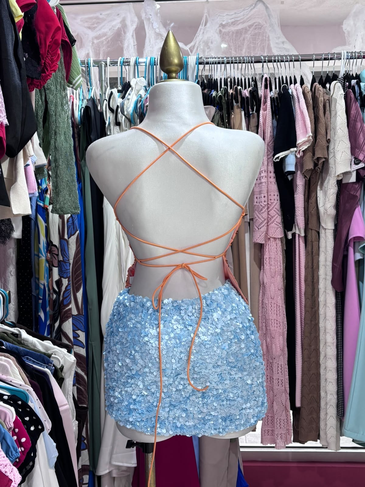 Blusa naranja sin espalda