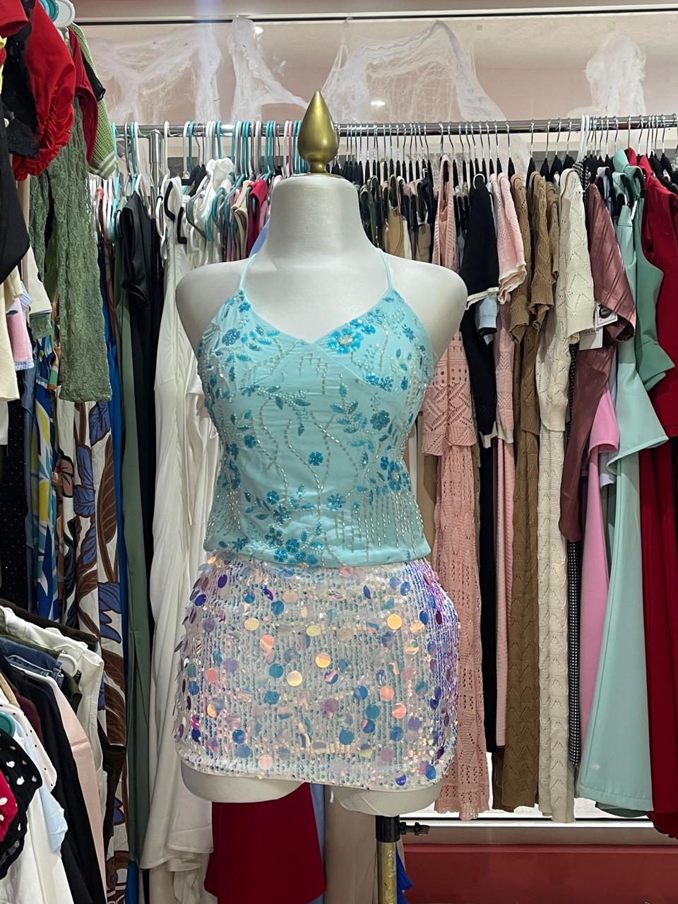 Blusa celeste sin espalda