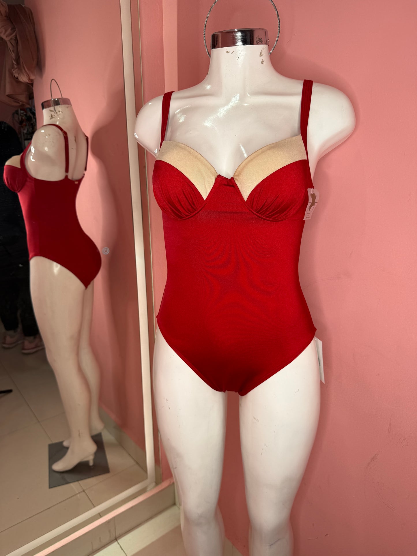 Mirna rojo control de abdomen