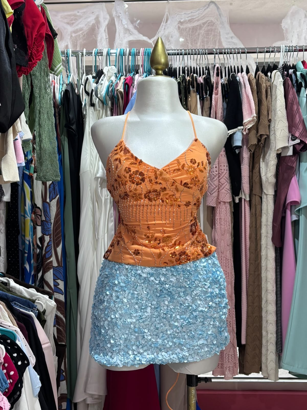 Blusa naranja sin espalda