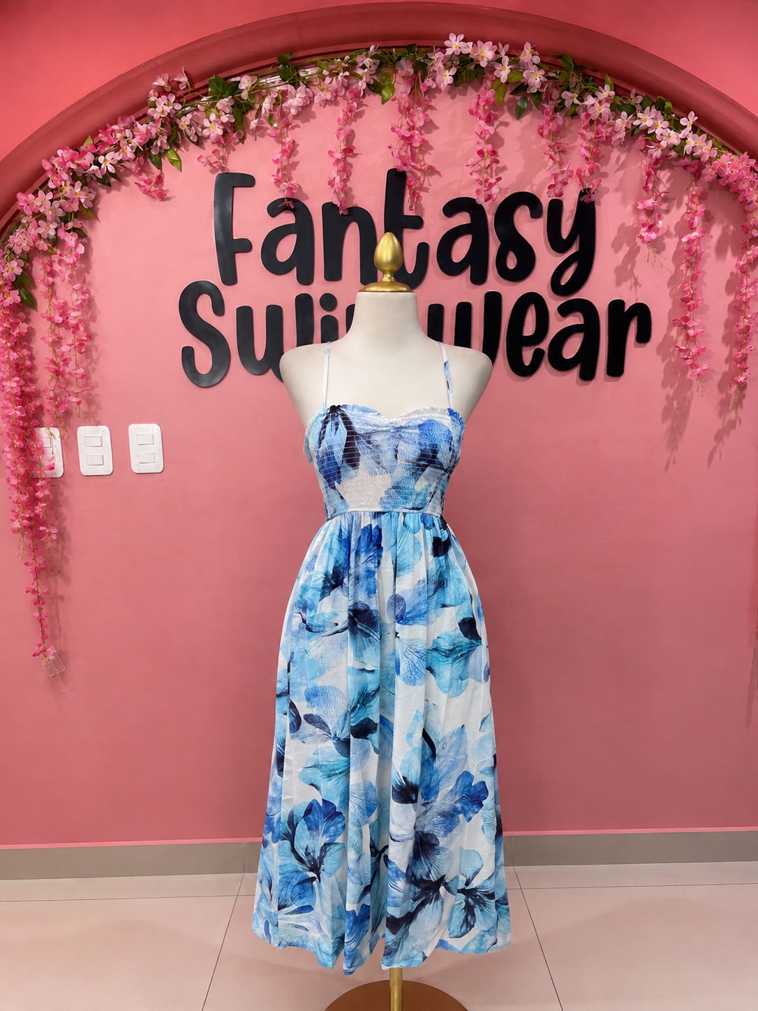 Vestido floreado azul con blanco